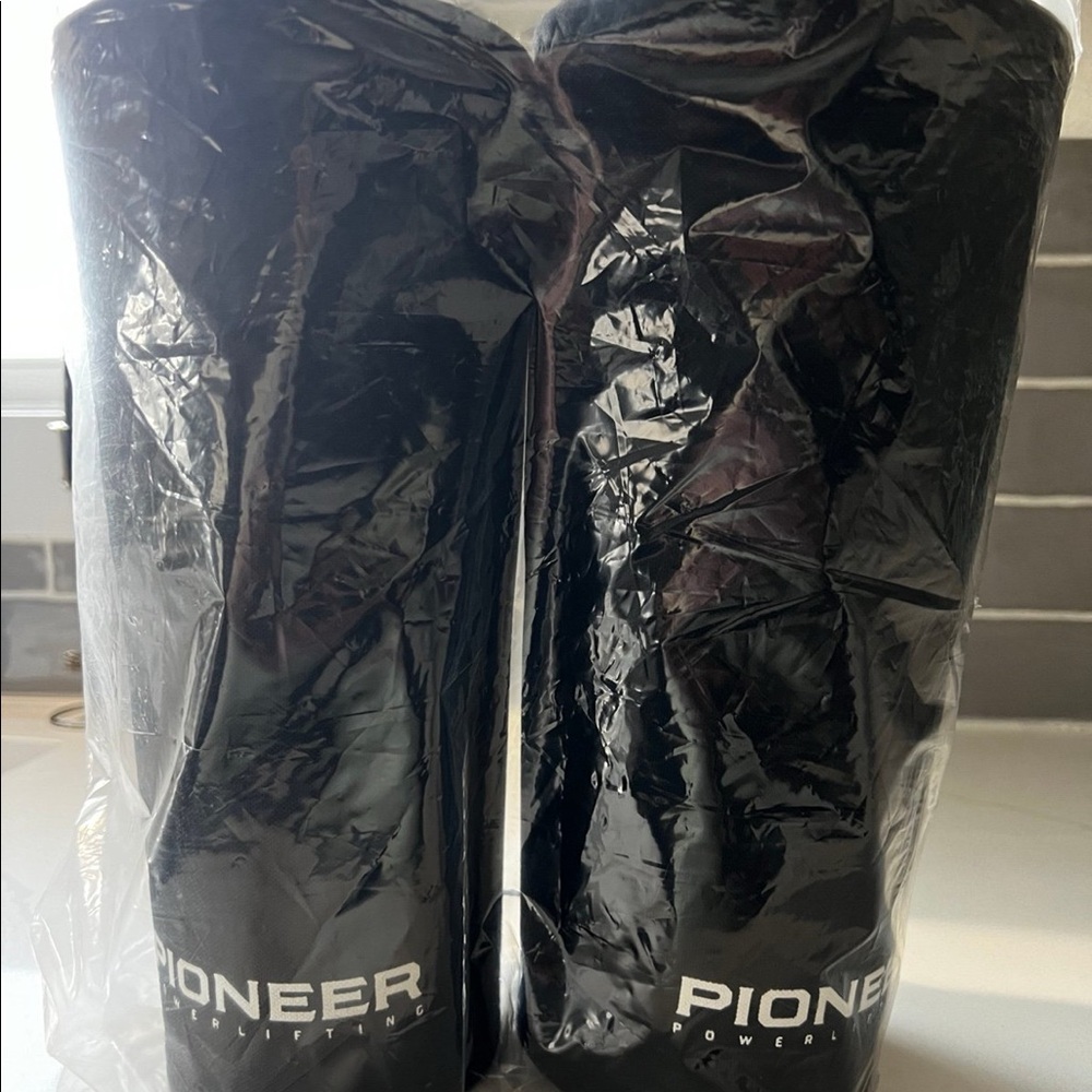 Pioneer knee sleeves large